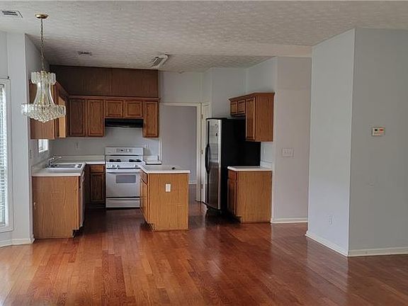 4th image of 3748 Jackson Bluff Dr