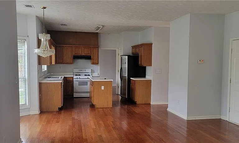 3748 Jackson Bluff Dr — Photo 4