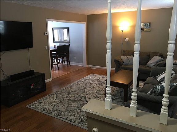 3rd image of 7698 Pinehurst Dr