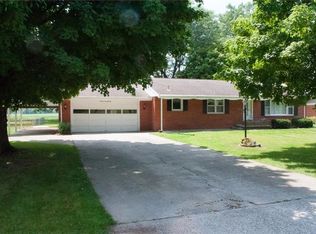 2071 Maplewood Ln, Lima, OH 45806