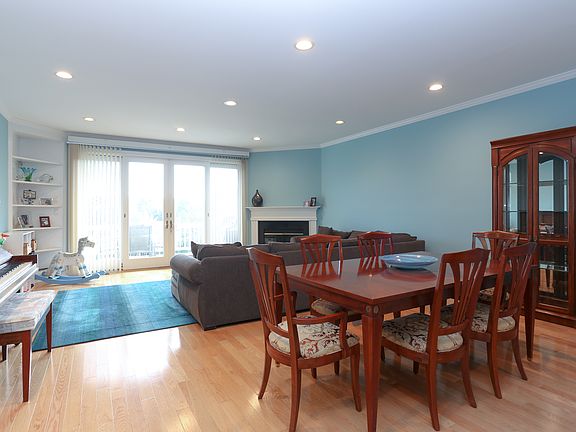 2nd image of 9 Treetop Ln