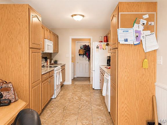 5th image of 1024 Pin Oak Dr