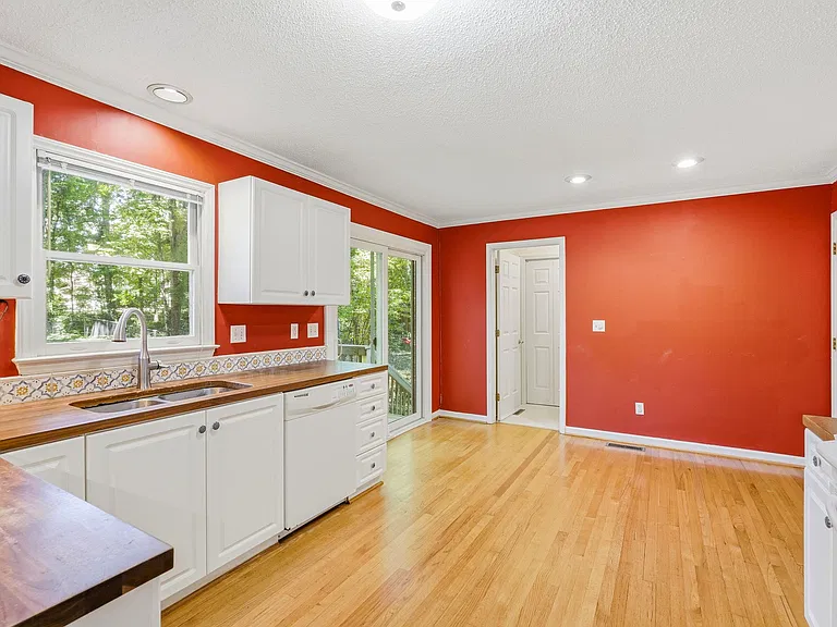 Eat In Kitchen