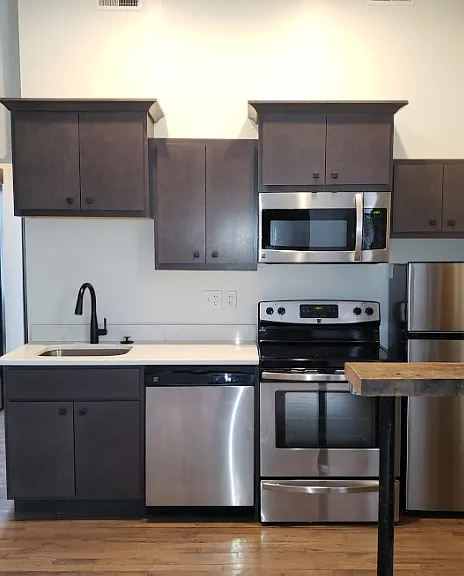 1533 Pleasant Street — Photo 2