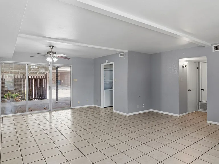 100 Royal Way Dr #17C — Photo 6