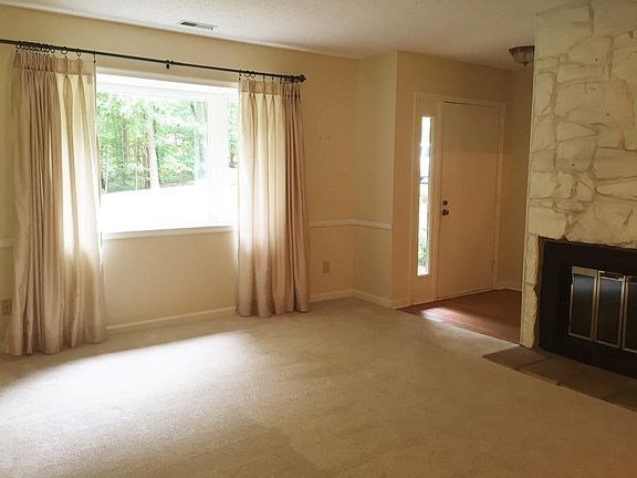 Family room w/ Bay Window