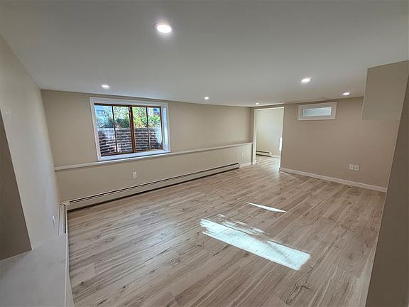 2nd image of 262 Mount Auburn St