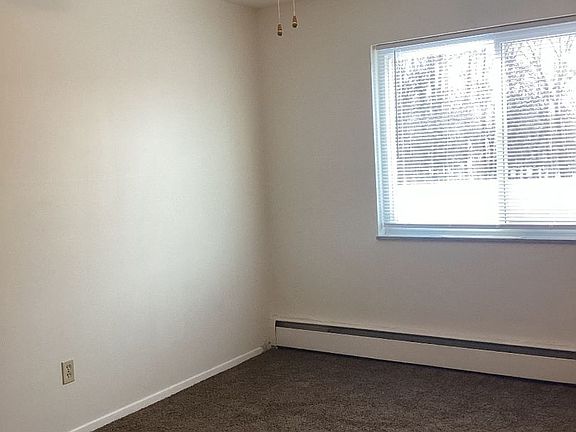 5th image of 24130-36 Euclid Ave #B2