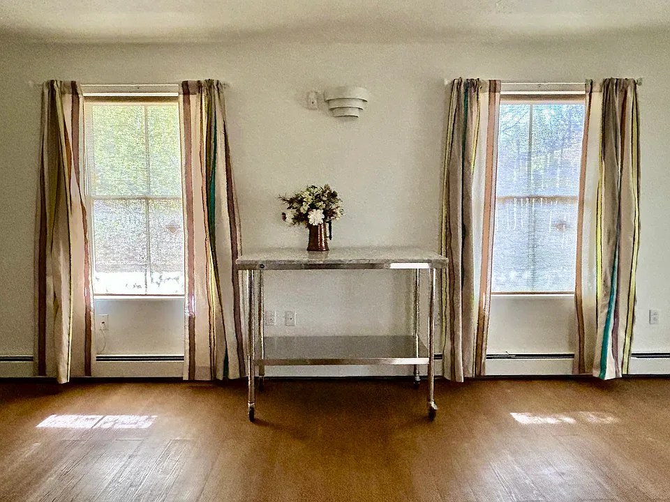 East facing to garden, street beyond.
Rolling cart is included.