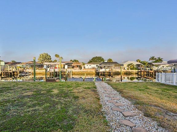3rd image of 6334 Cottonwood Ln