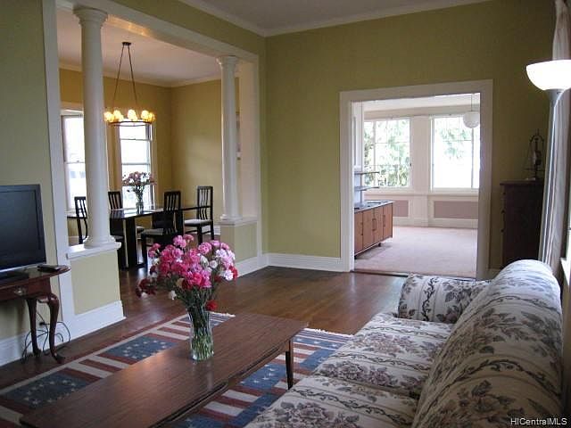 2nd image of 2320 University Ave