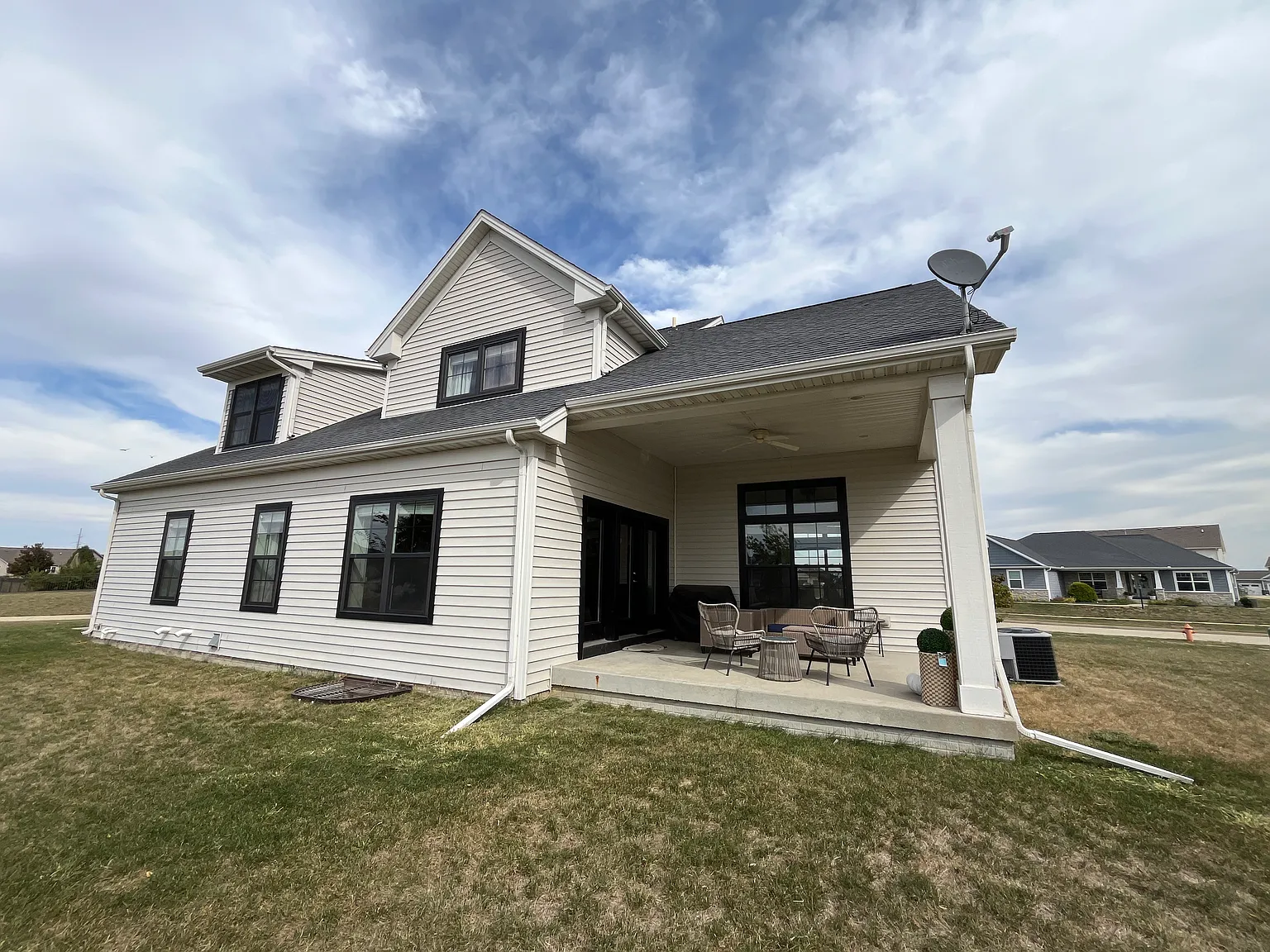 5 bed, 2770 sqft, $3,500 — Photo 3