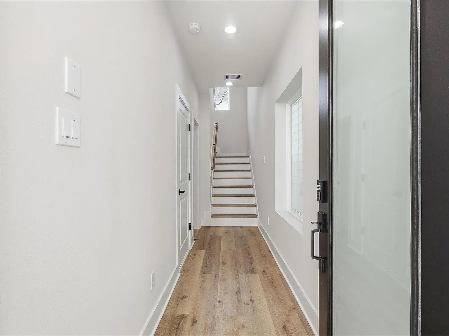 3 bed, 3.5 bath, 1849 sqft, $2,700 — Photo 4