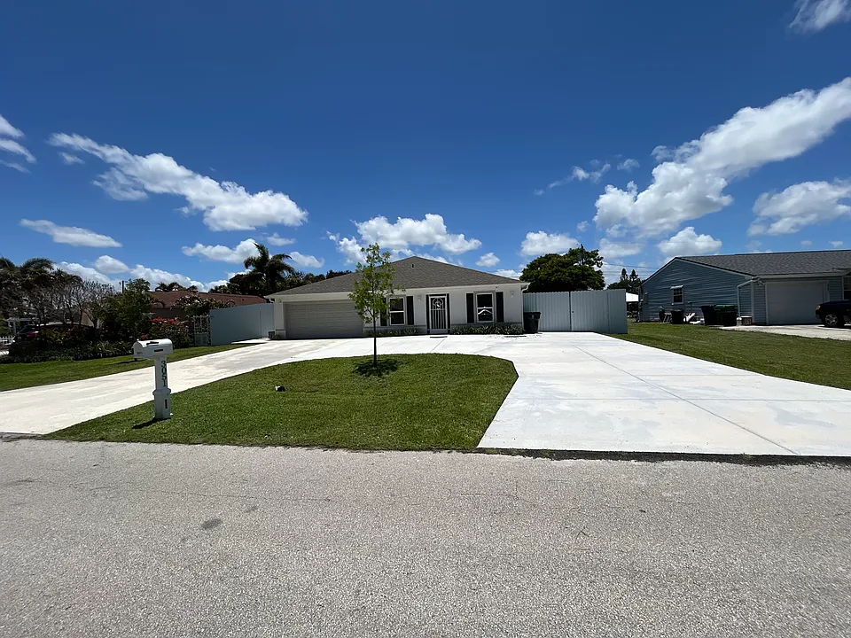 3051 SE East Blackwell Dr