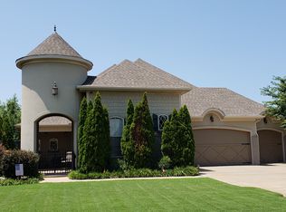 1045 Applewood Dr, Conway, AR 72034