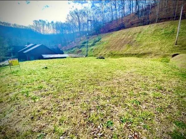 4 Meade Hts, Pikeville, KY 41501