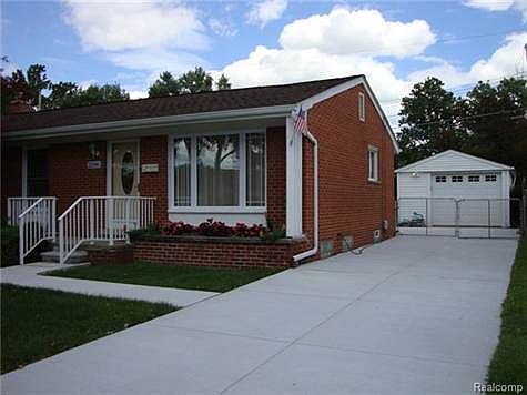 5th image of 32590 Grinsell Dr