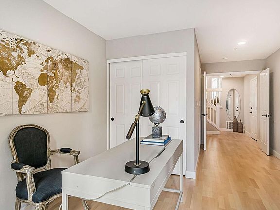 3rd image of 537 Driscoll Pl