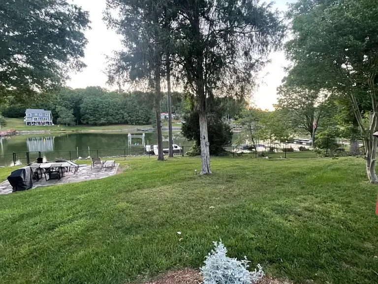 4007 Duffy Dr — Photo 2