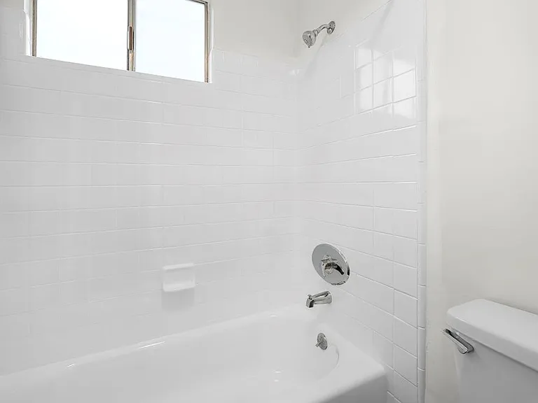Riverside Villa Apartments — Photo 52