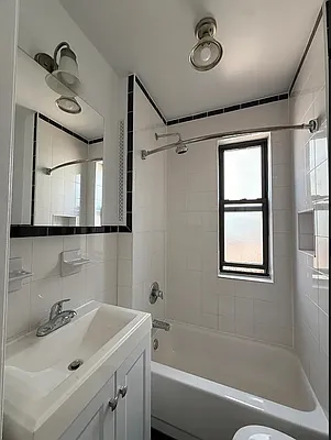 Bathroom, photo 1
