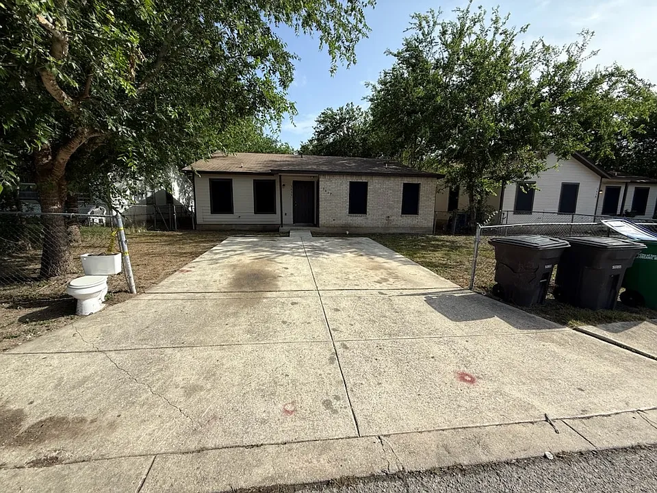 3437 Gateway Dr