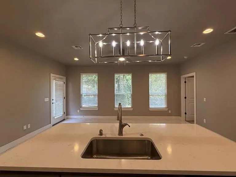 604 Abadan Dr — Photo 6