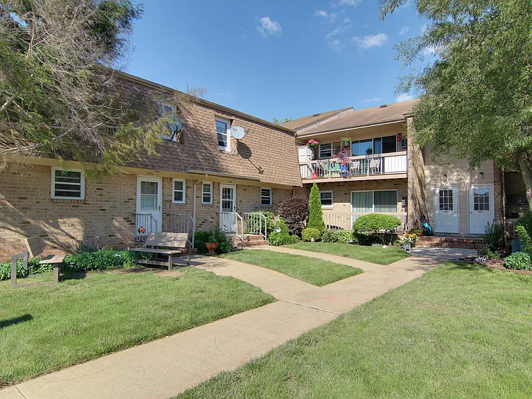 Kimberwyck Village Apartments — Photo 15