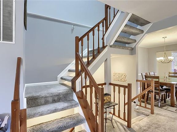 4th image of 272 Clearbrook Ct