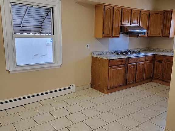 2nd image of 399 Cromwell Ave