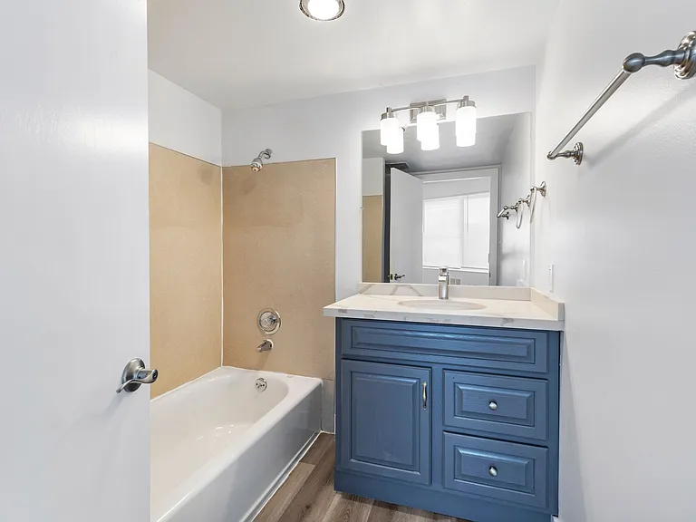 The Hallmark Apartments — Photo 17