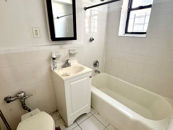4th image of 701 Beach 9 St #6Y