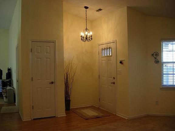 Entry/Living Room