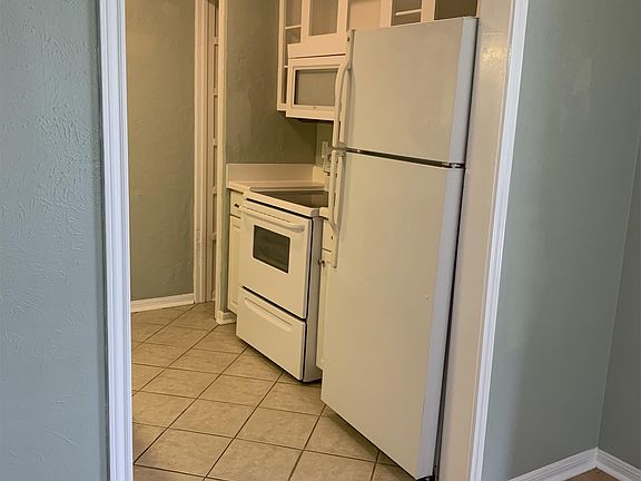 3rd image of 332 Lake Meadows Dr