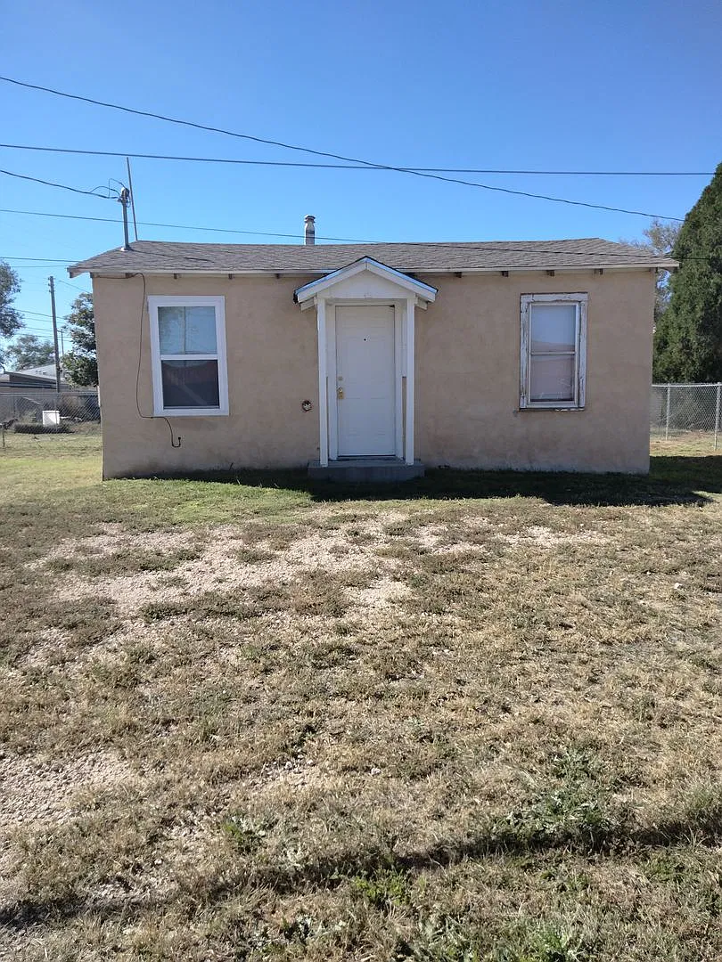 Cozy One Bedroom, One Bath House in Peaceful Location for $600! — Photo 1