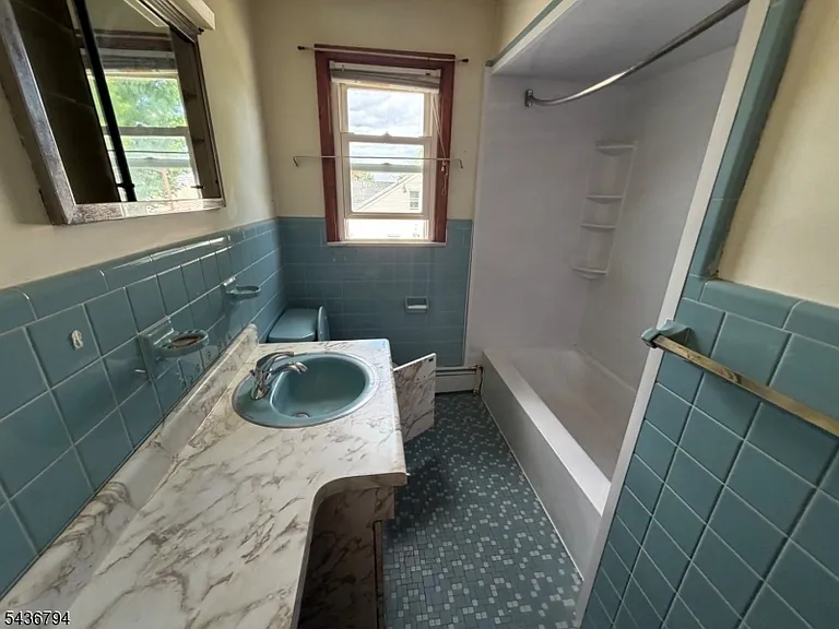 1018 Walnut St — Photo 6