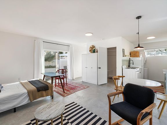 2nd image of 905 E Coronado Rd #2