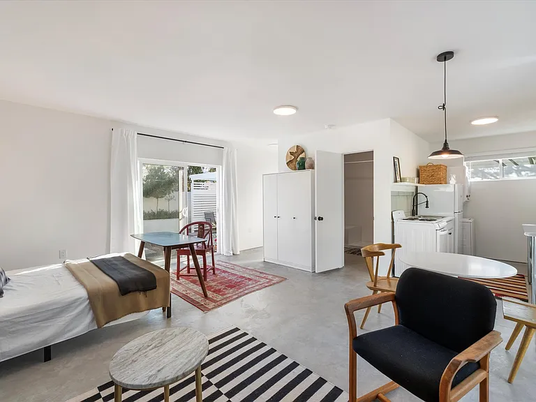 905 E Coronado Rd #2 — Photo 3
