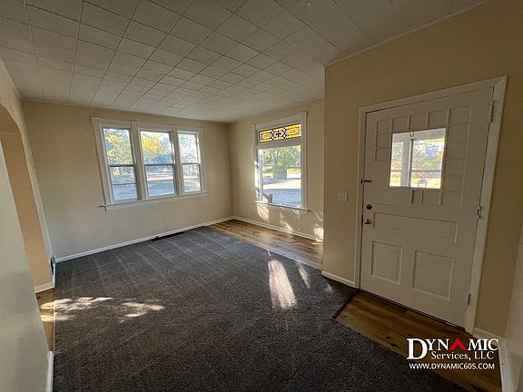 3rd image of 517 W 9th St #1