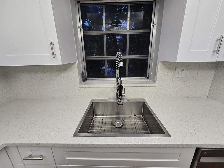 3107 N Palm Aire Dr — Photo 2