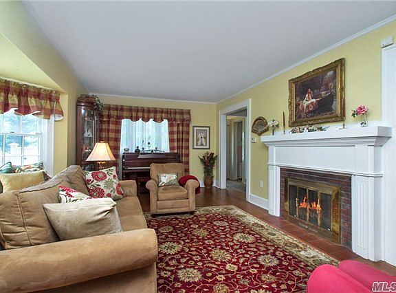 3rd image of 114 Shinnecock Ave