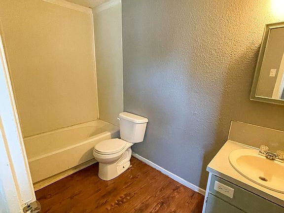 2nd image of 1281 Chestnut St