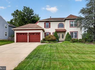 2 Dominion Dr, Marlton, NJ 08053
