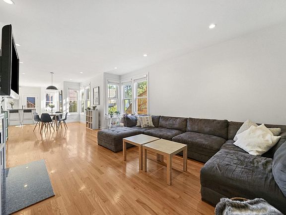 2nd image of 2124 W Evergreen Ave #2
