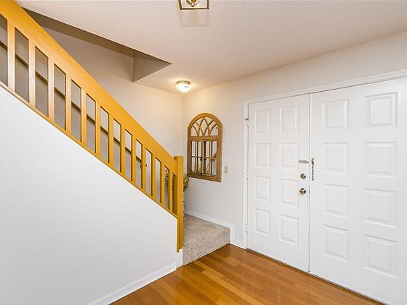 3rd image of 32807 Knollwood Ln