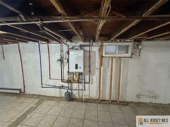 4th image of 344 Arnold Ave