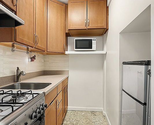 3rd image of 345 E 54th St APT 2-B