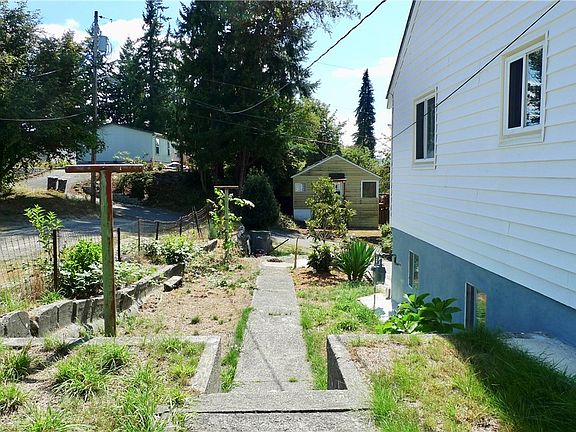5th image of 3626 D St