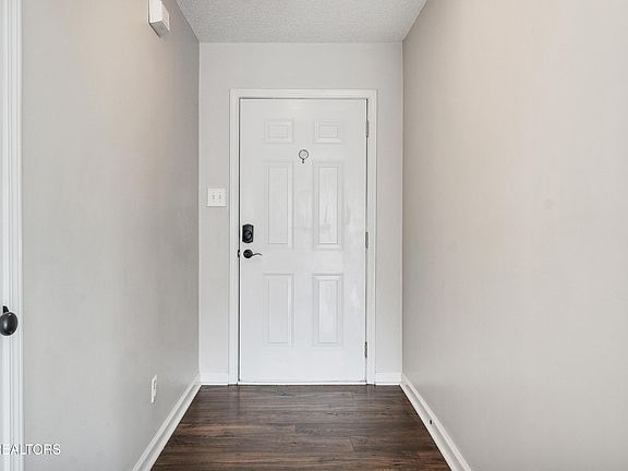 4th image of 2105 Autumn Oak Cir