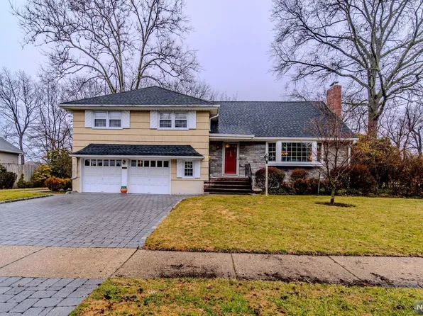 197 Country Club Dr, Oradell, NJ 07649
